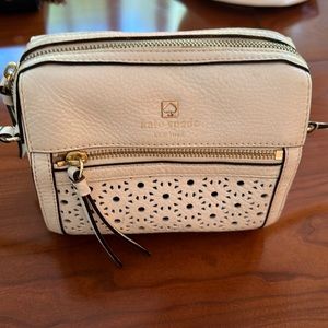 Kate Spade cross body bag in white.